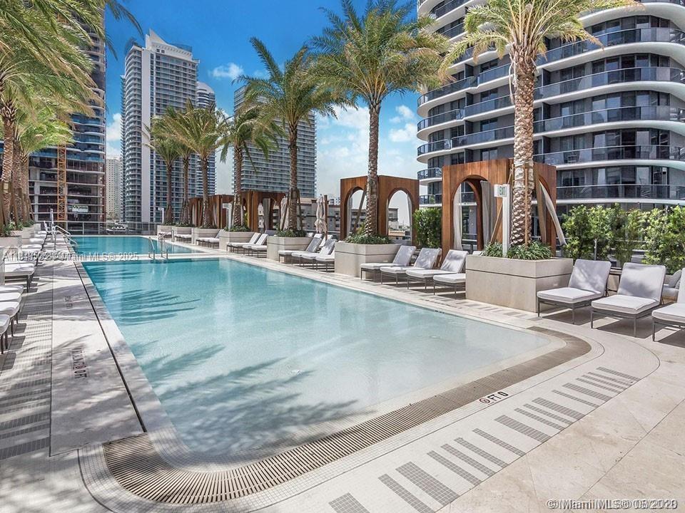 Building Photo - 801 S Miami Ave