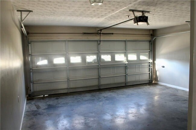 Building Photo - 3755 Fern Creek Dr