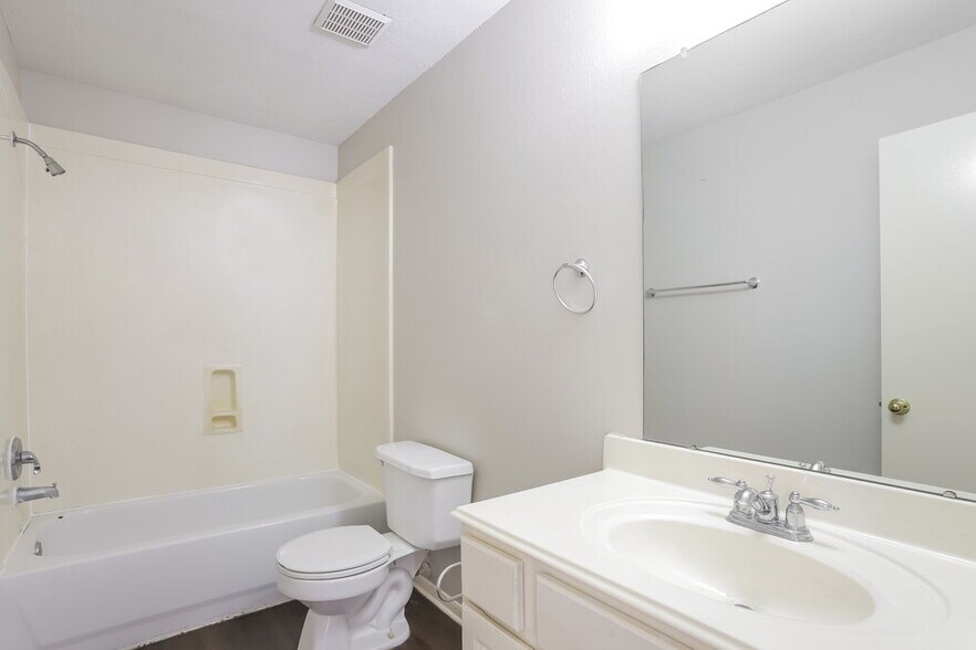 Building Photo - 3606 Evergreen Square Tr