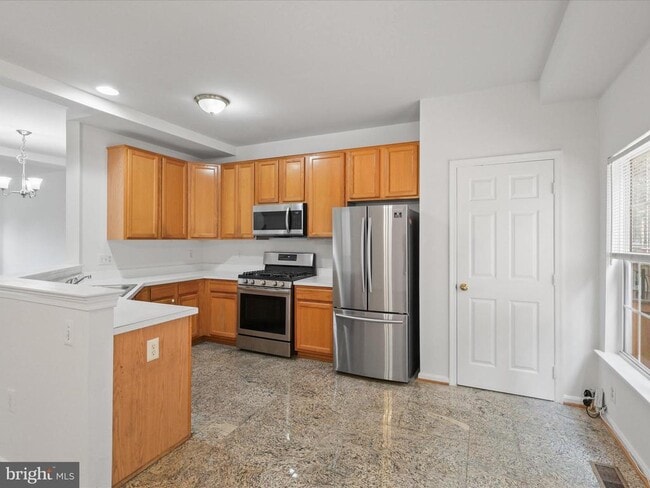 Building Photo - 7700 Shadowcreek Terrace