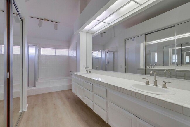 Building Photo - 26721 Sierra Vista