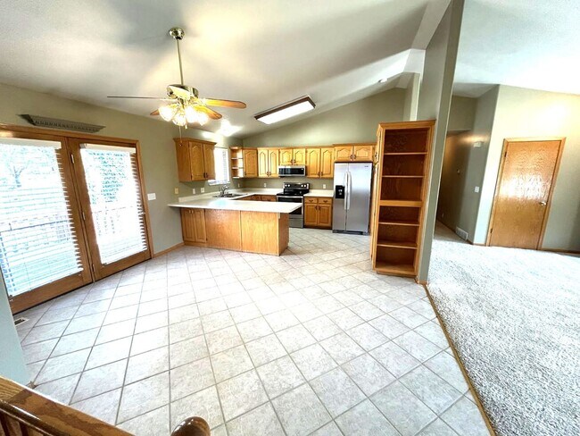 Building Photo - 5 BD 3 BA 2900 sq ft HOME IN DRAPER.