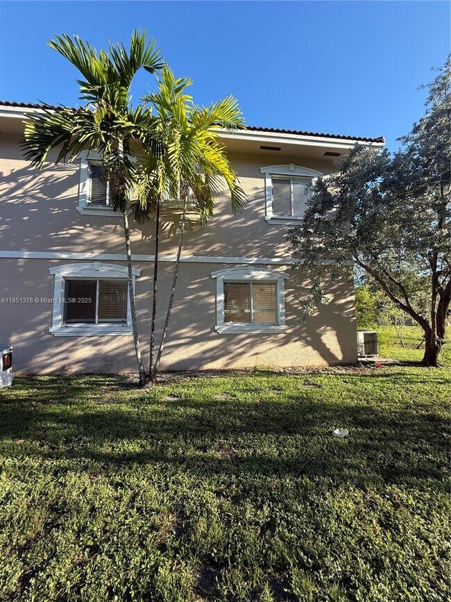 Building Photo - 1540 NW 45th St
