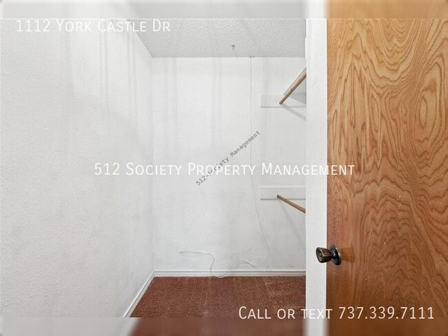 Building Photo - 1112 York Castle Dr