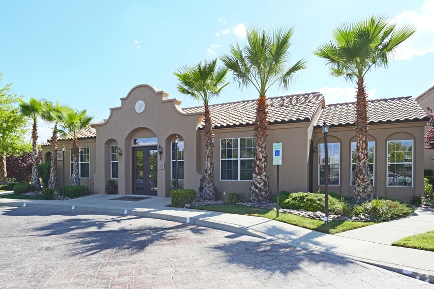 Leasing Office - Las Norias