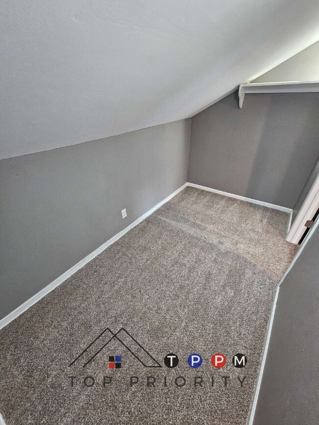 Building Photo - 3 Bedroom | 1 Bathroom Single-Family Home ...