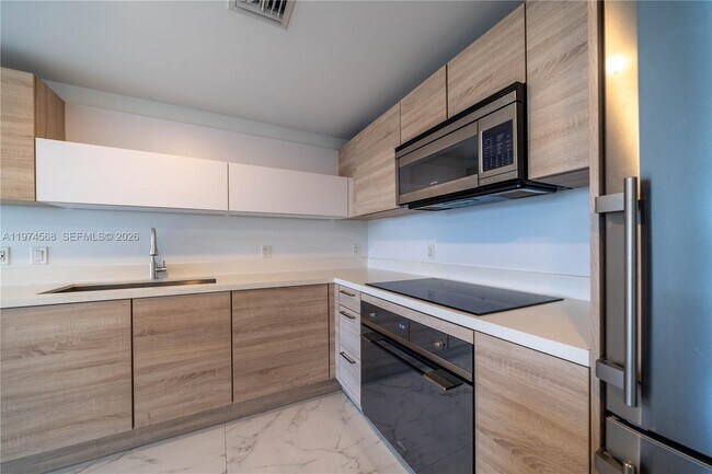 Building Photo - 16385 Biscayne Blvd