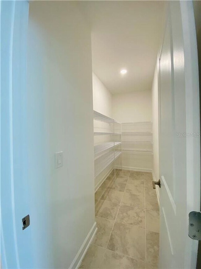 Building Photo - Gorgeous brand new house 4 bedrooms 3.5 bathrooms lake view