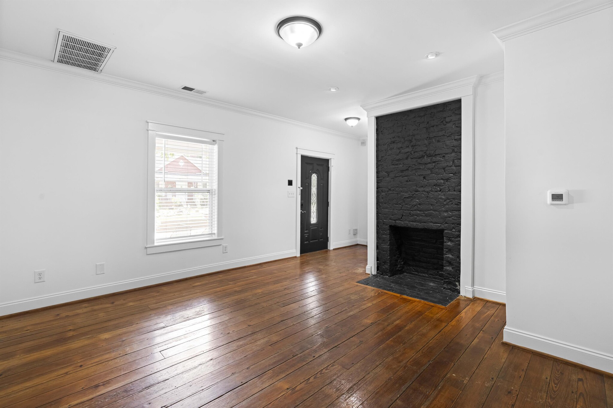 Building Photo - 815 E Davie St