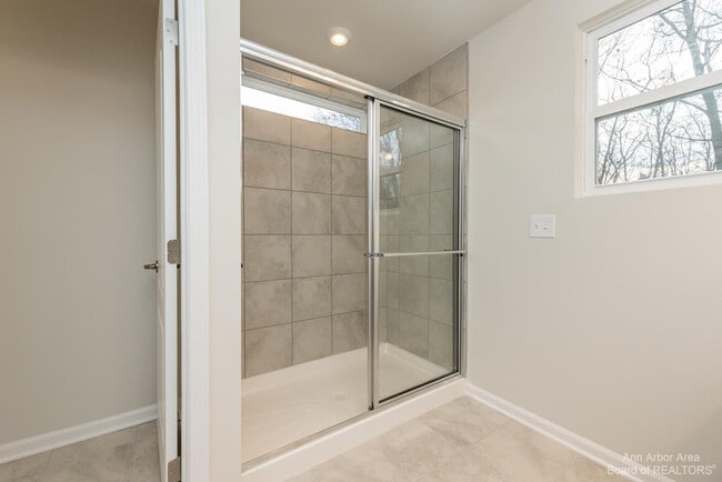 Building Photo - 2801 Willow Ct