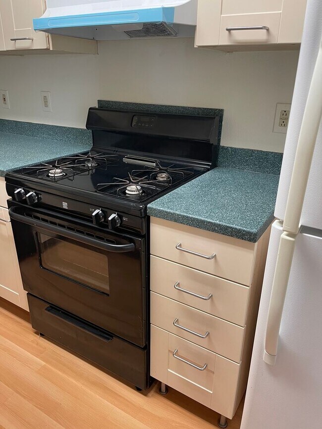 Building Photo - Epic REA: Cozy 2BR Near UC Davis w/ Garage...