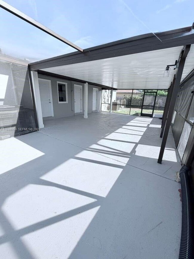 Building Photo - 134 SW 14th Ave