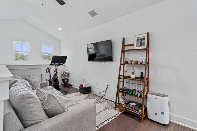 Building Photo - Spacious East Austin Home for Rent
