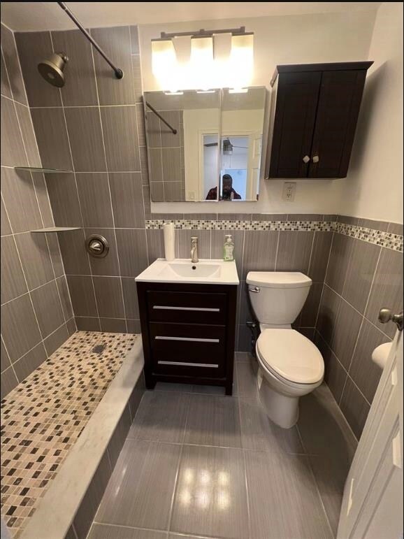 Building Photo - 201 St Pauls Ave