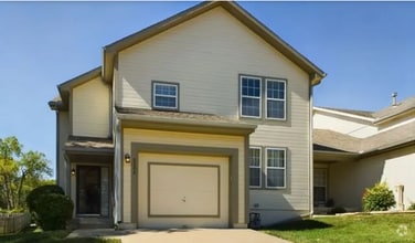 Building Photo - Spacious 3 Bed, 2.5 Bath Home in Kansas Ci...