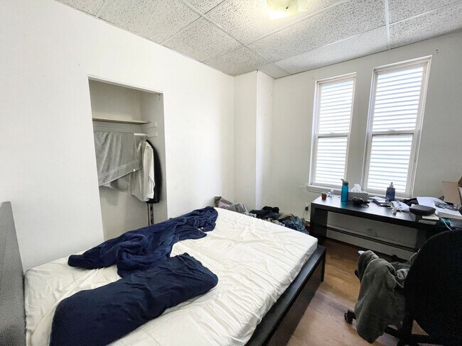 Building Photo - Spacious 3 Bed in Mission Hill – Student Friendly | Laundry in Building