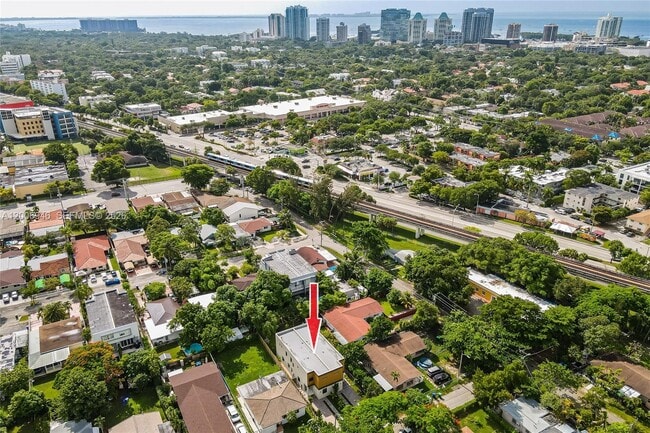 Building Photo - 2887 SW 33rd Ave