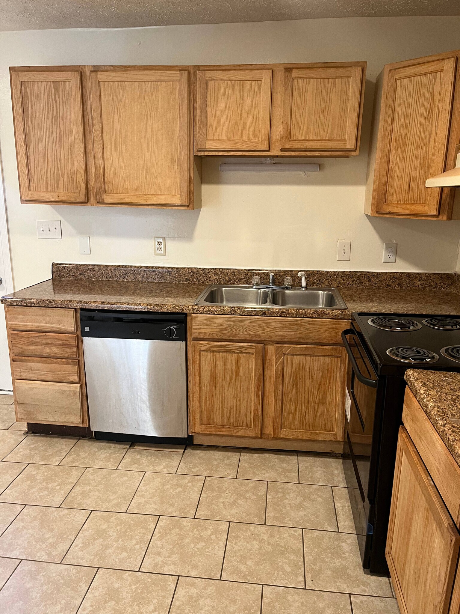 Building Photo - 5735 Aftonshire Dr