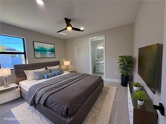 Building Photo - 102 NE 8th Pl