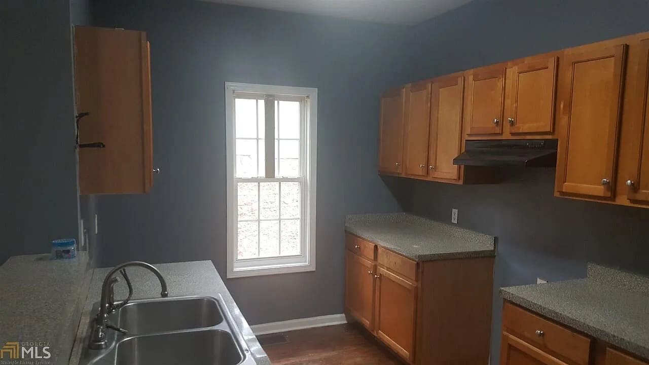 Building Photo - Room in Duplex on Ridge Ave NW