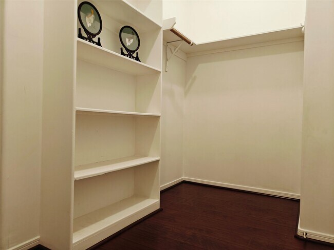 Building Photo - 26418 Creston Woods Dr