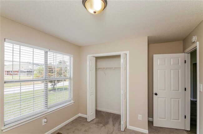 Building Photo - 37 Ridgefield Dr