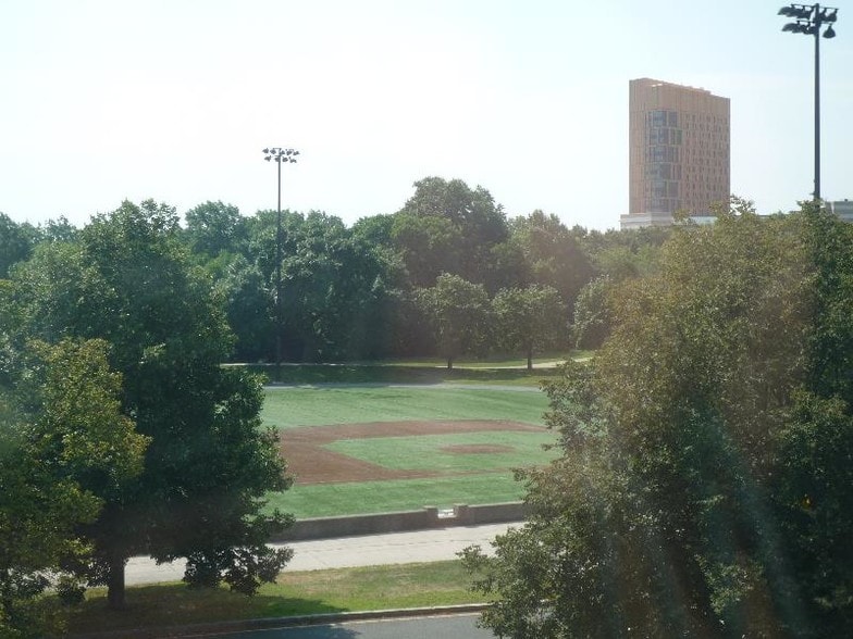 Building Photo - 149 Park Dr