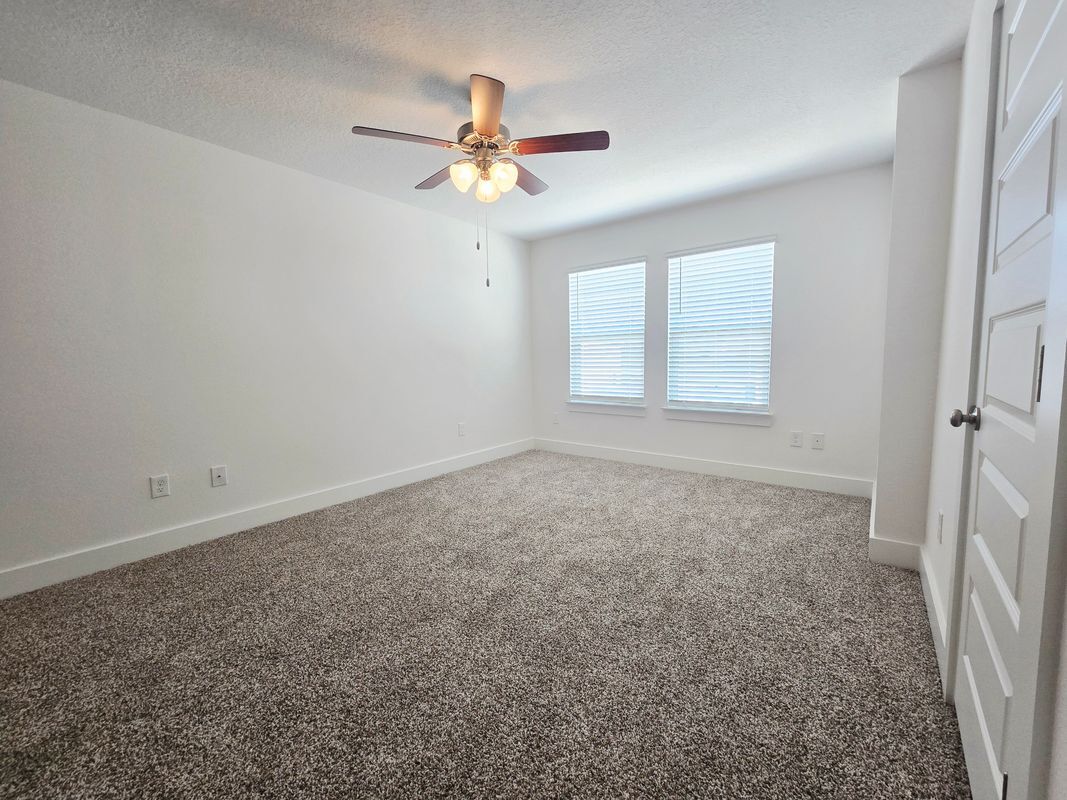 Building Photo - 396 Salt Creek Lane