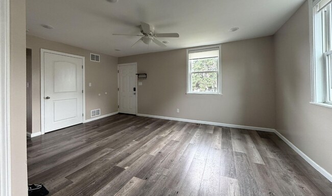 Building Photo - 8008 Algon Ave