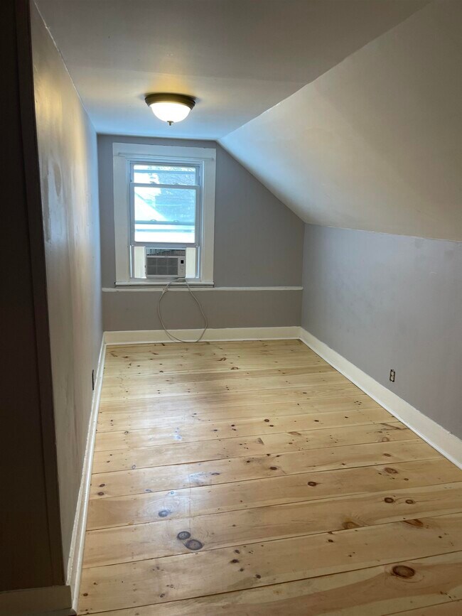 Building Photo - 173 Main St