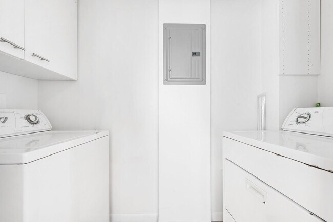 Building Photo - 1819 SE 17th St