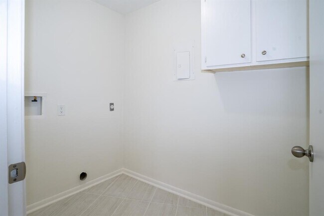 Building Photo - 6404 Olympia Dr