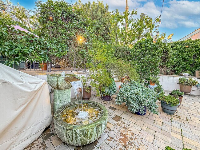 Building Photo - Upgraded Sherman Oaks 4+4 home - Ready for Move In!