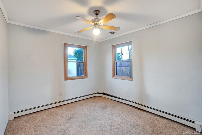 Building Photo - 8 Pearl St