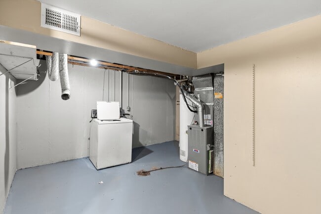 Building Photo - 695 Charvel Dr