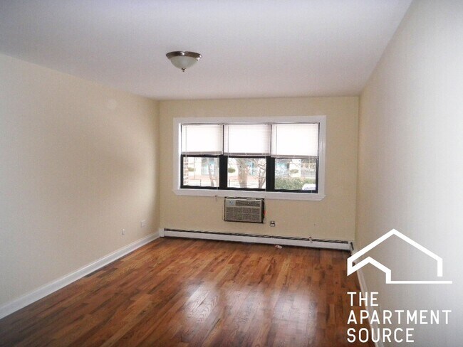 Primary Photo - 696 Elm Pl