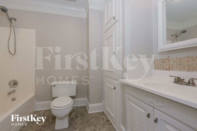 Building Photo - 201 E Hale St