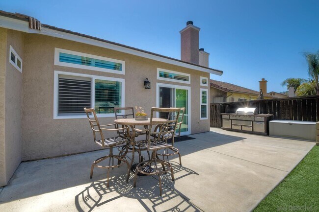 Building Photo - 3358 Lake Cir Dr