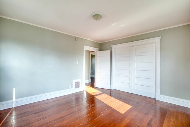 Building Photo - 325 Chestnut St