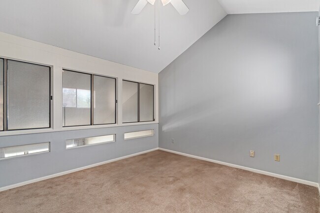 Building Photo - 300 Yacht Club Dr
