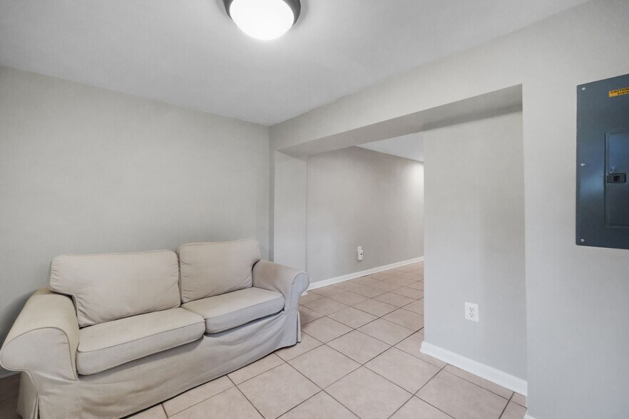 Building Photo - 318 Farragut St NW