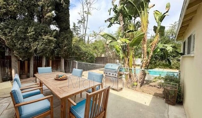 Building Photo - 4637 Central Ave