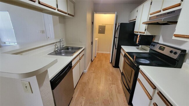 Building Photo - 5500 Devonbriar Way