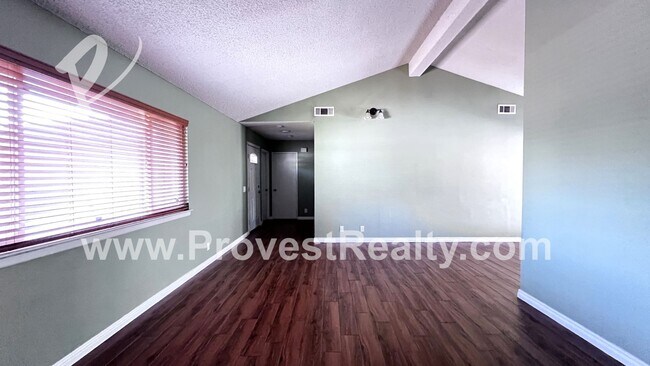 Building Photo - 2 Bed, 2 Bath Victorville Home!!!