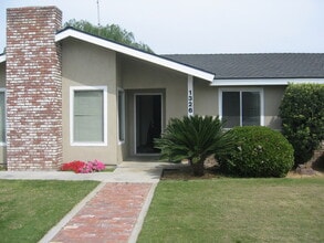 Building Photo - 1326 E Chapman Ave