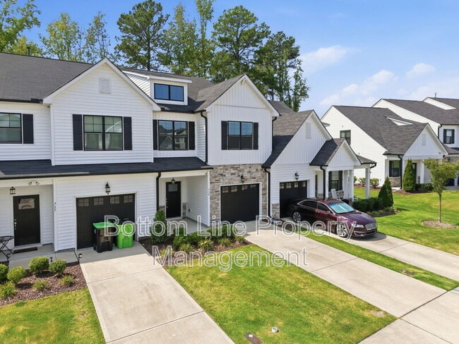Building Photo - 739 Putney Hl Rd
