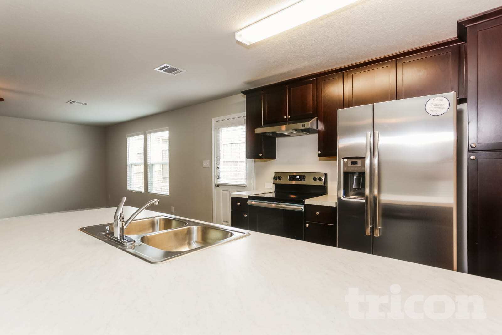 Building Photo - 1932 Bluethroat