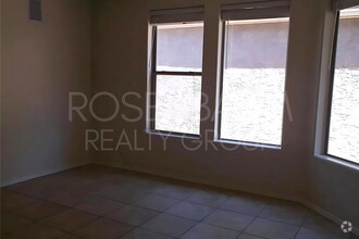 Building Photo - Beautiful 3-bedrooms, 2.5-baths home in th...