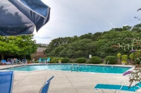 Pool - Presidential Estates