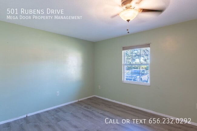 Building Photo - 501 Rubens Dr